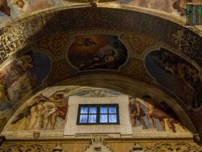 ... mentre l�imperatore Costantino rimane attonito nel veder comparire dietro il sole una croce splendente